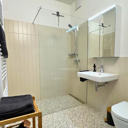 Isaak Loewenbau E2-w06