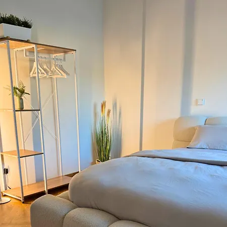 Isaak Loewenbau E2-w06 Apartment