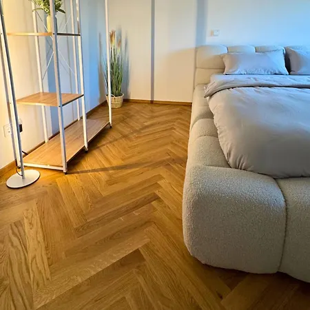 Isaak Loewenbau E2-w06