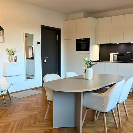 Isaak Loewenbau E2-w06 Apartment *
